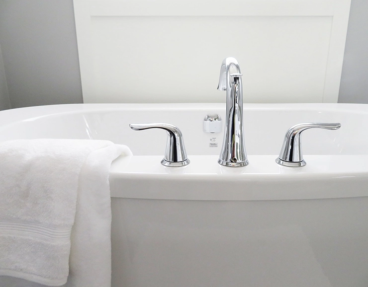 Gros plan sur une baignoire