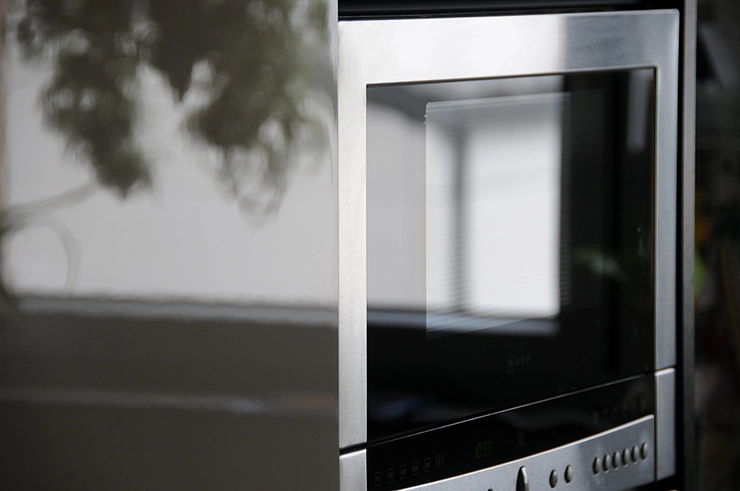 gros plan sur une vitre de micro-onde