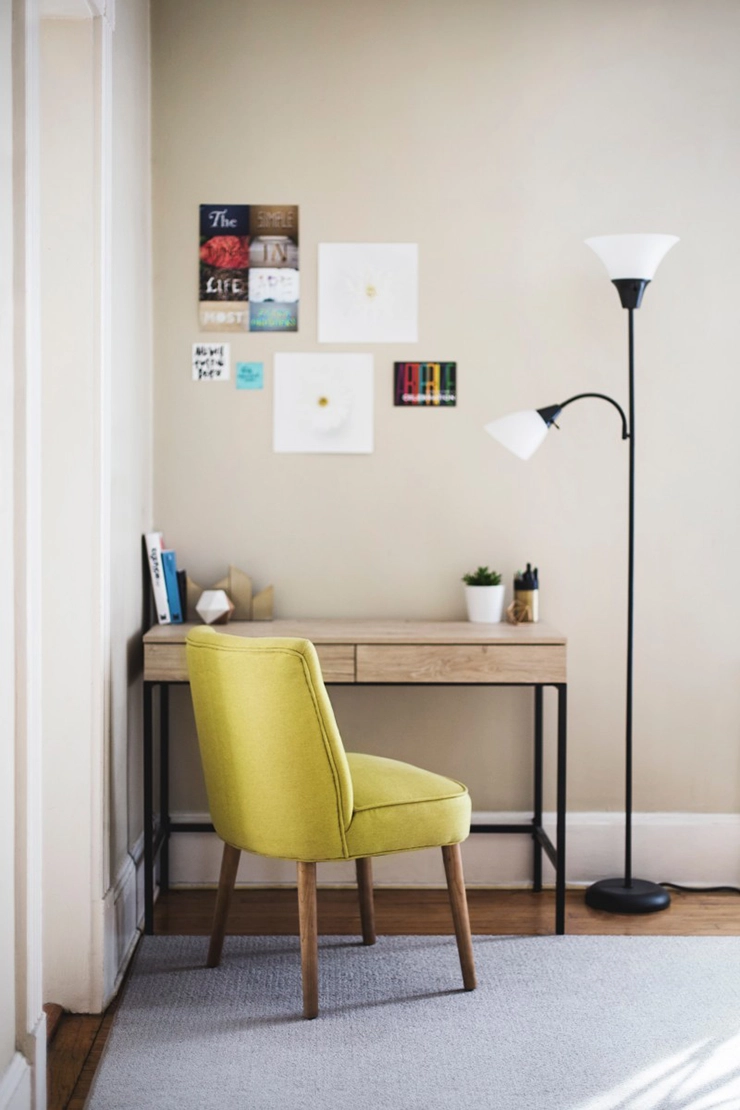 Bureau dans une chambre