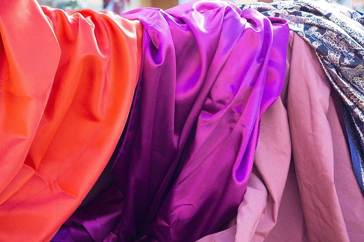 Tissu en soie de plusieurs couleurs